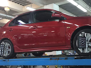 Сход-развал Mitsubishi Lancer: фото работ автосервиса Джапан-Кар в Санкт-Петербурге №1