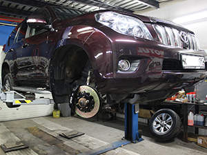 Ремонт тормозной системы Toyota Land Cruiser Prado: фото работ автосервиса Джапан-Кар в Санкт-Петербурге №2